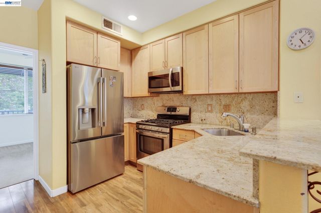 655 Veranda Cir, Hayward, CA 94541