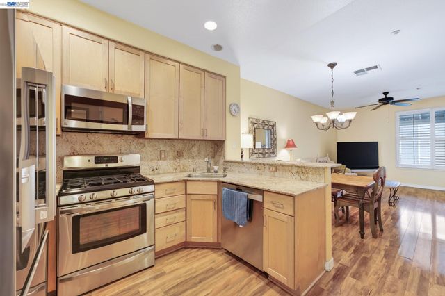 655 Veranda Cir, Hayward, CA 94541