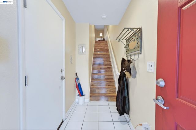 655 Veranda Cir, Hayward, CA 94541