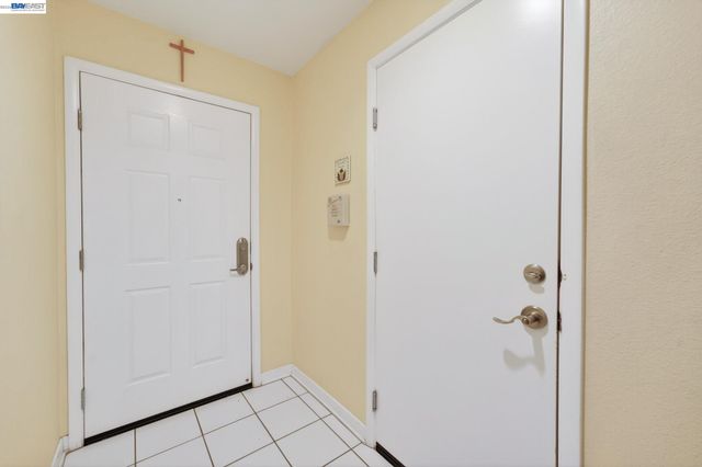 655 Veranda Cir, Hayward, CA 94541