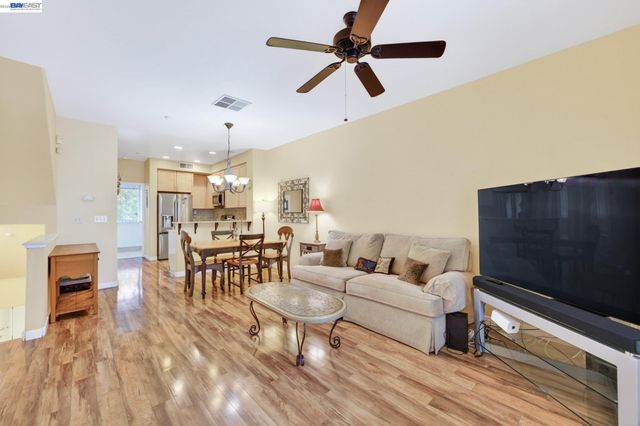 655 Veranda Cir, Hayward, CA 94541