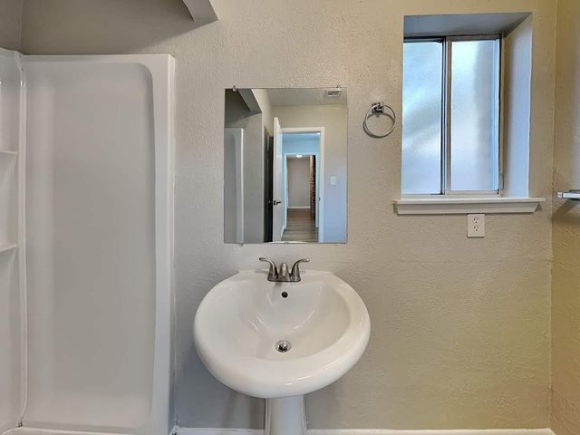 743 S Iowa Avenue, League City, TX 77573