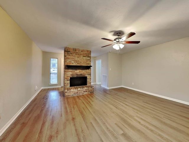 743 S Iowa Avenue, League City, TX 77573