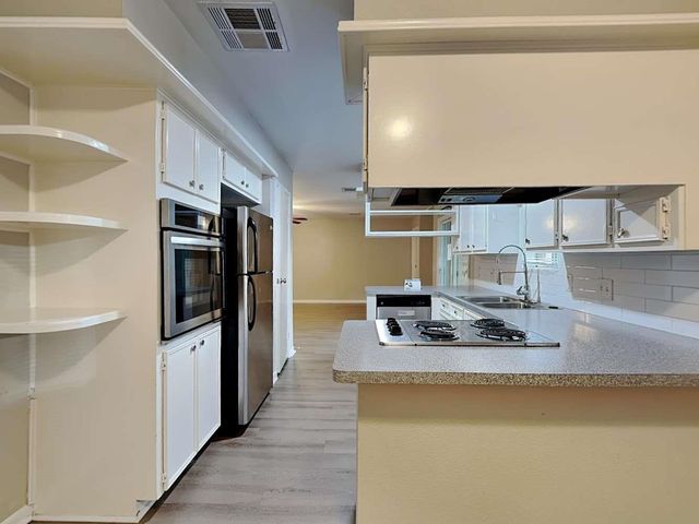 743 S Iowa Avenue, League City, TX 77573