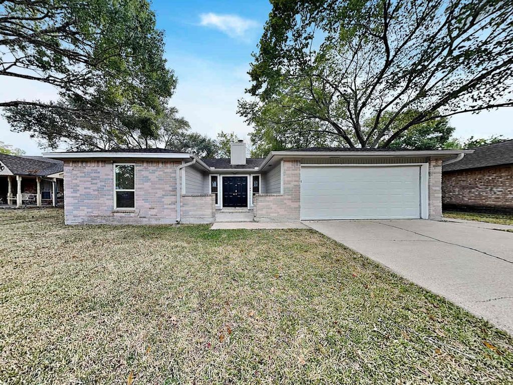 743 S Iowa Avenue, League City, TX 77573