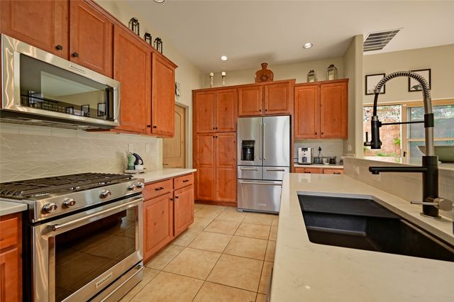 1637 Villa Strada, Santa Fe, NM 87506