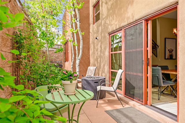 1637 Villa Strada, Santa Fe, NM 87506