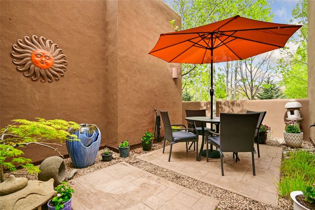 1637 Villa Strada, Santa Fe, NM 87506