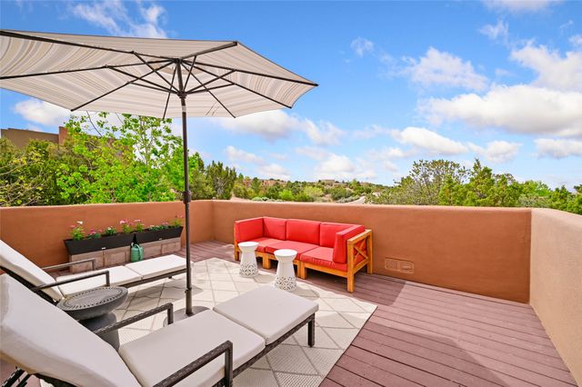 1637 Villa Strada, Santa Fe, NM 87506