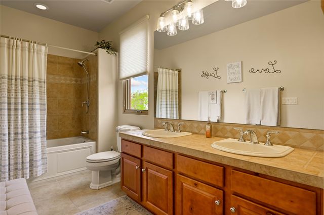 1637 Villa Strada, Santa Fe, NM 87506