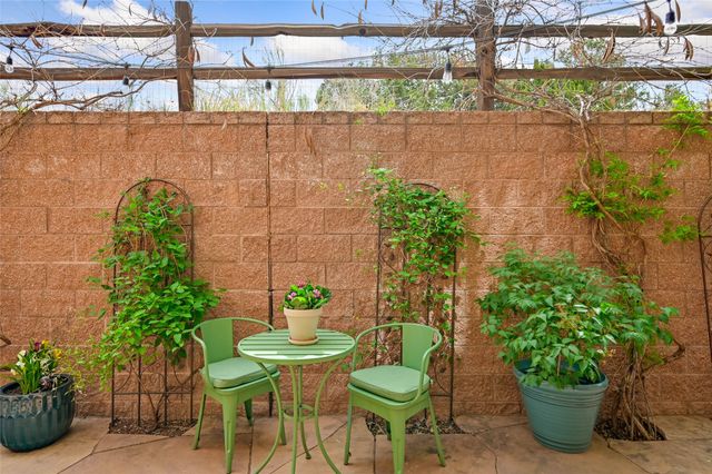 1637 Villa Strada, Santa Fe, NM 87506