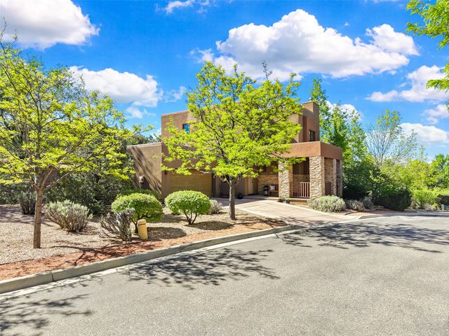 1637 Villa Strada, Santa Fe, NM 87506