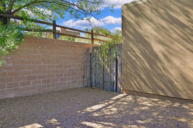 1637 Villa Strada, Santa Fe, NM 87506