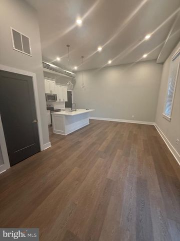 581 JAMESTOWN, Philadelphia, PA 19128