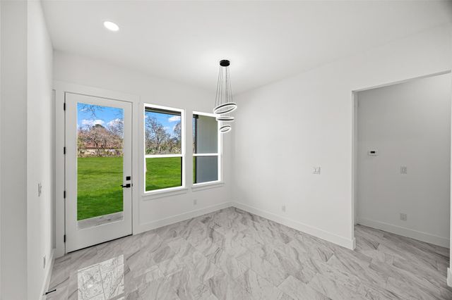 1515 Waco St, Dayton, TX 77535