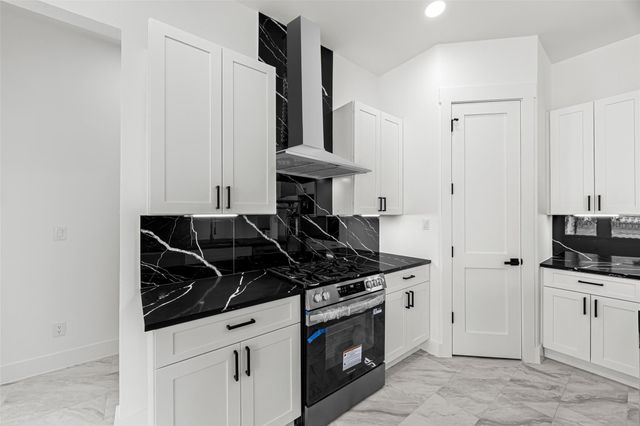 1515 Waco St, Dayton, TX 77535