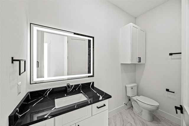 1515 Waco St, Dayton, TX 77535