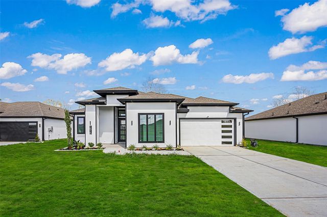 1515 Waco St, Dayton, TX 77535