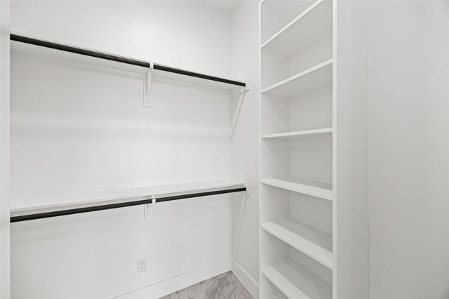 1515 Waco St, Dayton, TX 77535