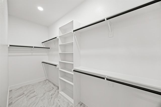 1515 Waco St, Dayton, TX 77535