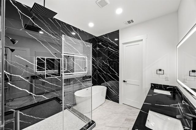 1515 Waco St, Dayton, TX 77535