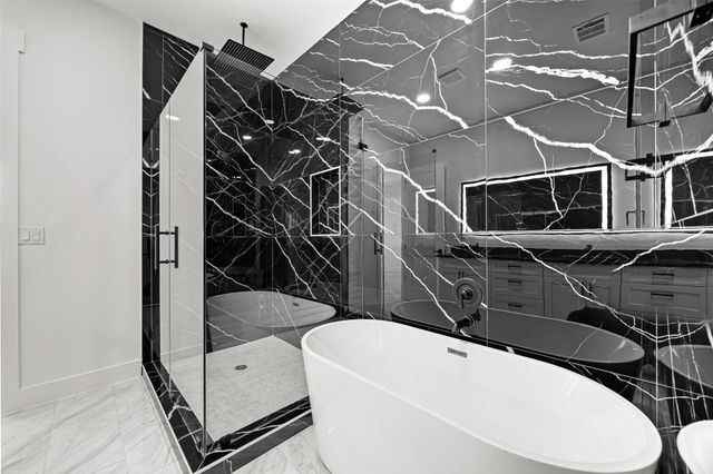 1515 Waco St, Dayton, TX 77535