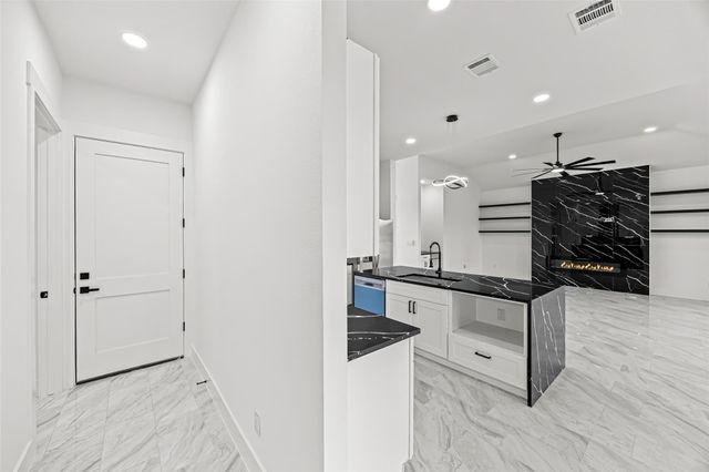 1515 Waco St, Dayton, TX 77535