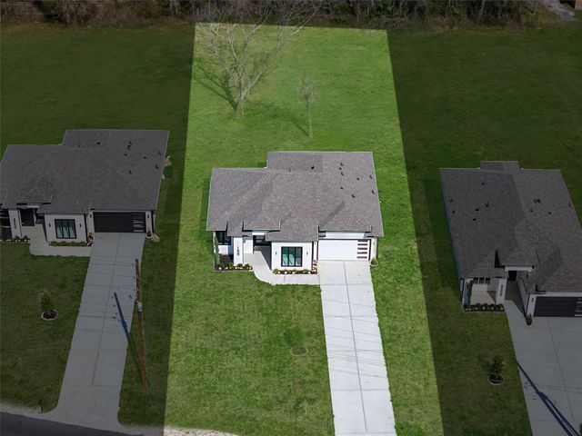 1515 Waco St, Dayton, TX 77535