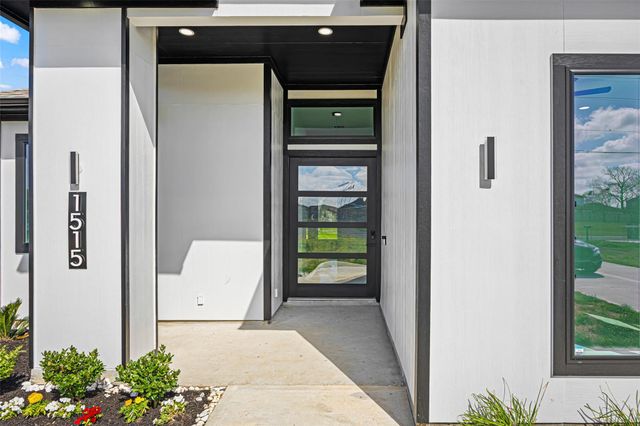 1515 Waco St, Dayton, TX 77535