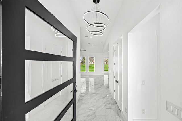 1515 Waco St, Dayton, TX 77535