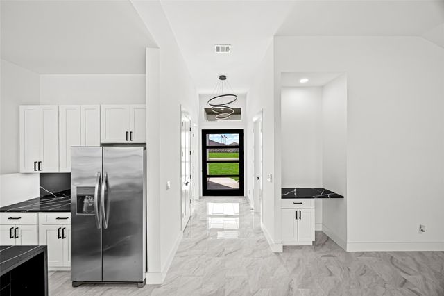 1515 Waco St, Dayton, TX 77535