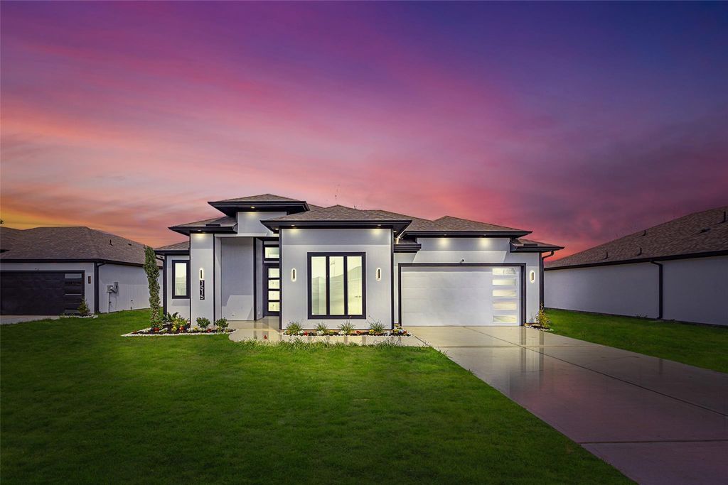 1515 Waco St, Dayton, TX 77535