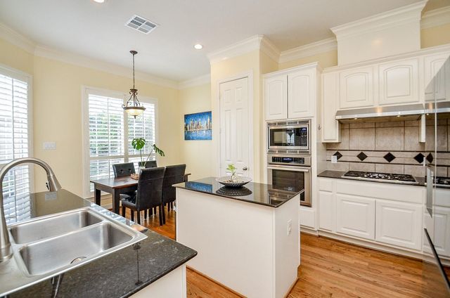 2831 Briarhurst Park, Houston, TX 77057