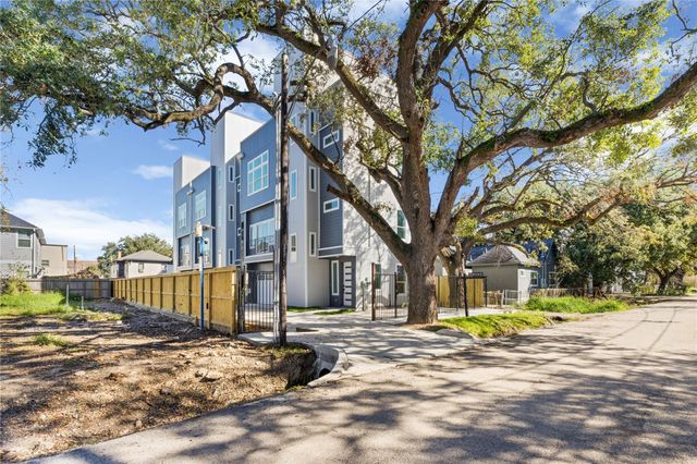 2707 Dennis Street, Houston, TX 77004