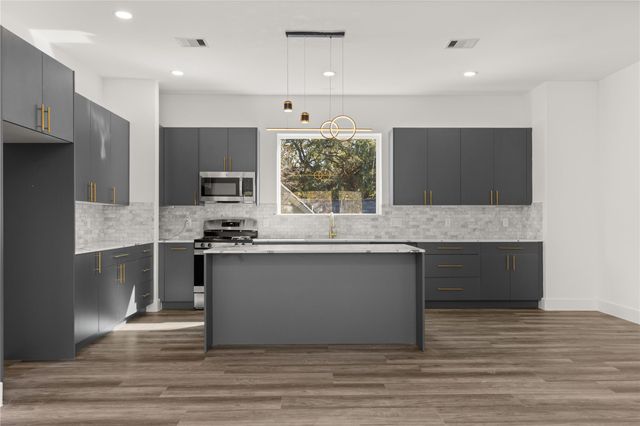 2707 Dennis Street, Houston, TX 77004