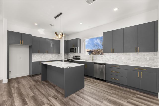 2707 Dennis Street, Houston, TX 77004