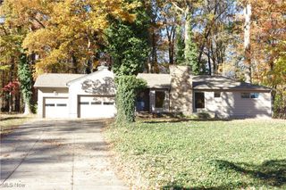 5892 Woodward Drive, New Franklin, OH 44319