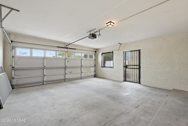 919 W Camino Guarina, Green Valley, AZ 85614