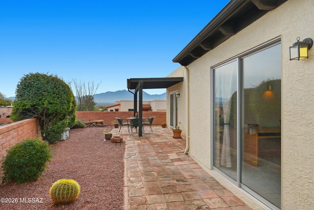 919 W Camino Guarina, Green Valley, AZ 85614