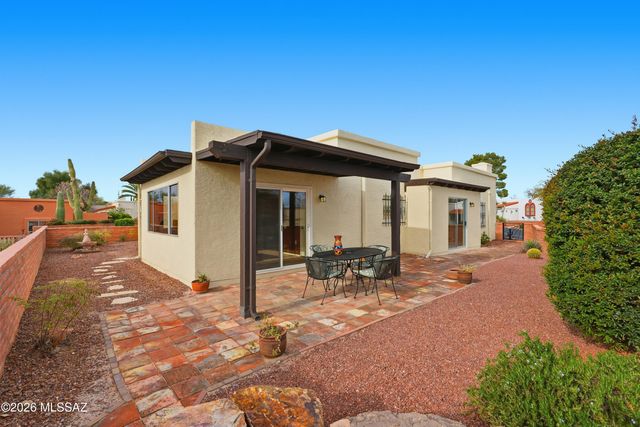 919 W Camino Guarina, Green Valley, AZ 85614