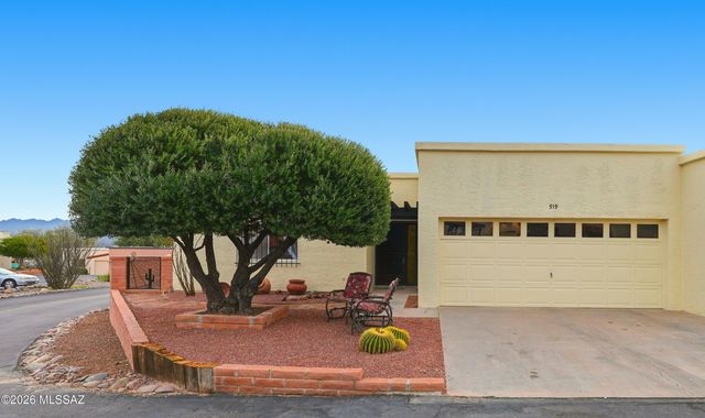 919 W Camino Guarina, Green Valley, AZ 85614