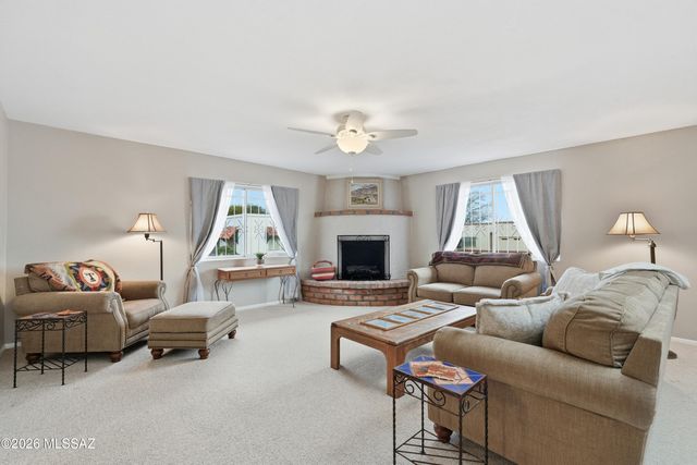 919 W Camino Guarina, Green Valley, AZ 85614