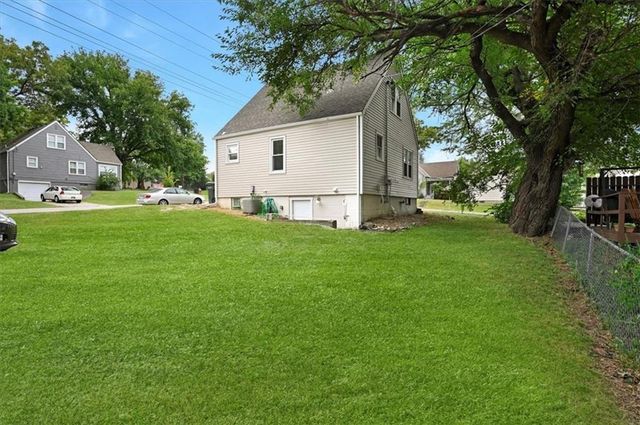 923 N 10th Street, Leavenworth, KS 66048
