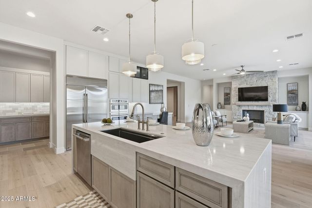 9864 W BLACK HILL Road, Peoria, AZ 85383