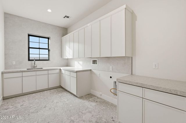 9864 W BLACK HILL Road, Peoria, AZ 85383