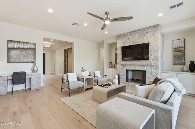 9864 W BLACK HILL Road, Peoria, AZ 85383