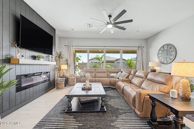 21251 W HILLCREST Boulevard, Buckeye, AZ 85396