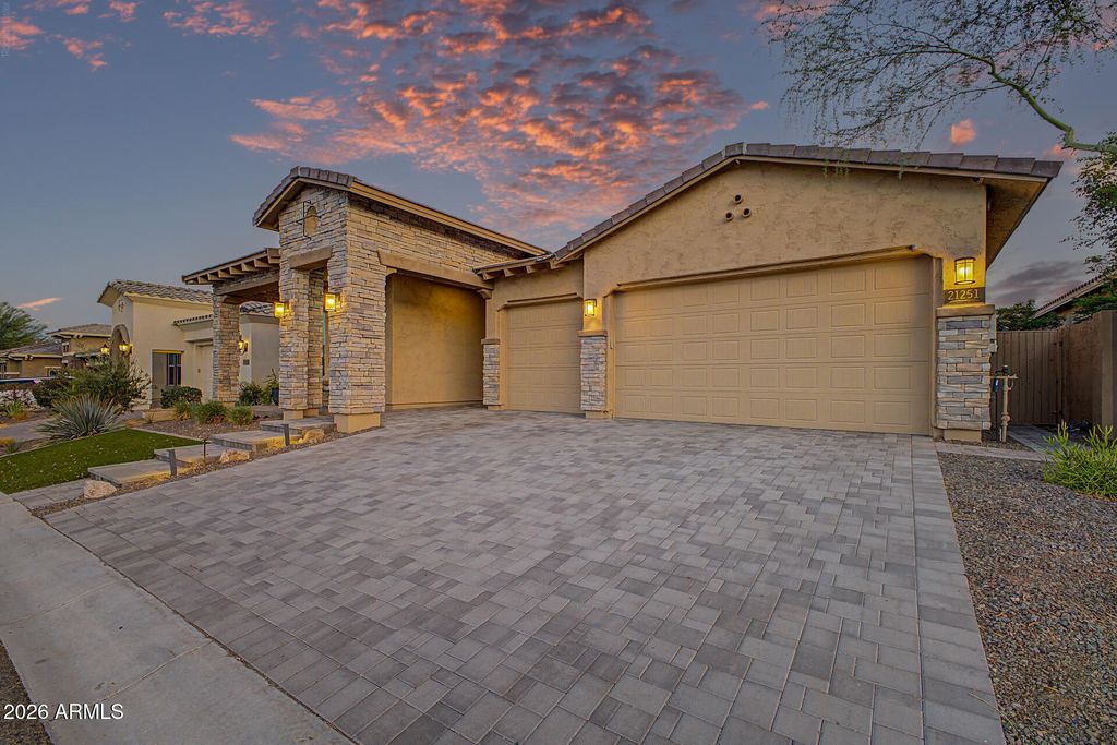 21251 W HILLCREST Boulevard, Buckeye, AZ 85396 — photo 5
