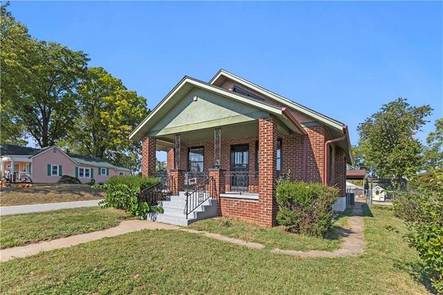 1340 Spruce Street, Leavenworth, KS 66048