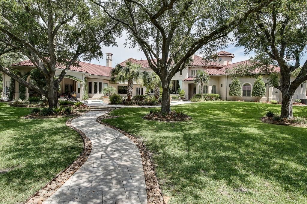 107 Sunset Drive, Friendswood, TX 77546